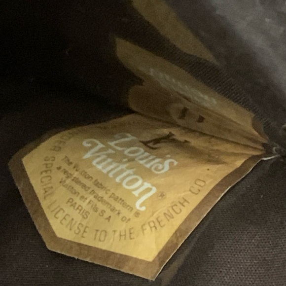 Vintage Louis Vuitton in very good shape. I'm not sure of the age. - Picture 10 of 10